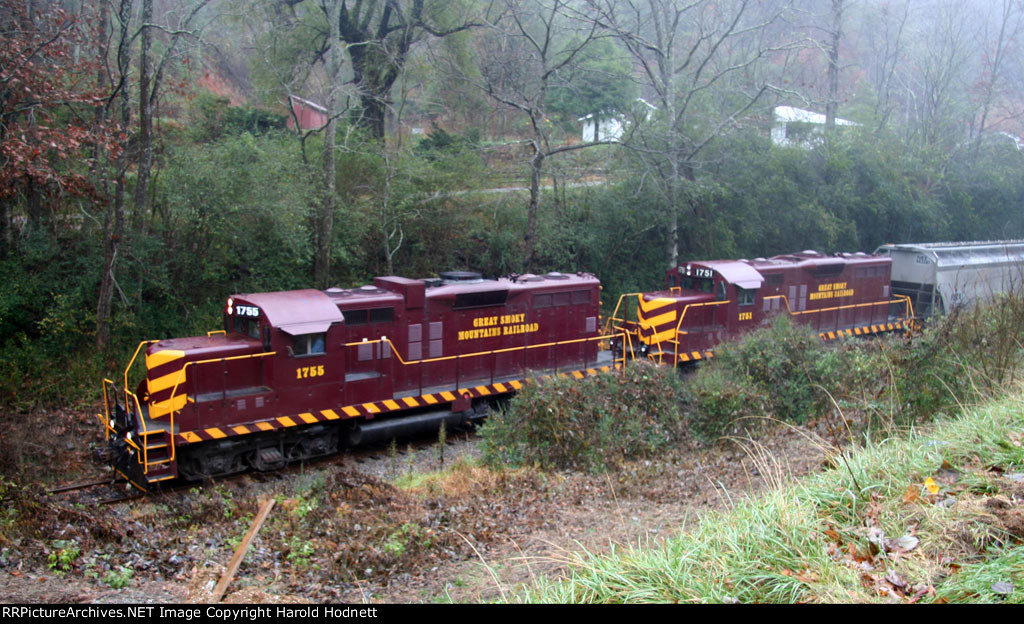 GSMR 1755 & 1751 lead a short train towards Andrews